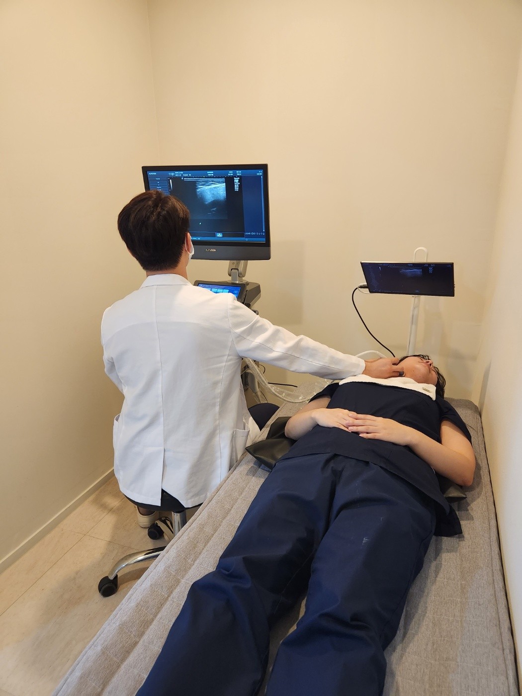[감성의원]초음파시술.jpg